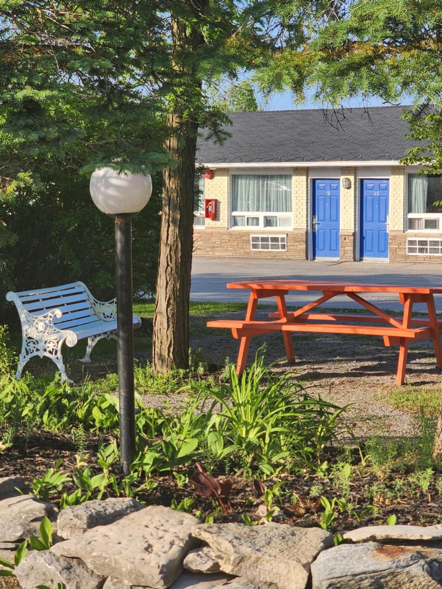Howard Johnson By Wyndham Lindsay Exterior foto
